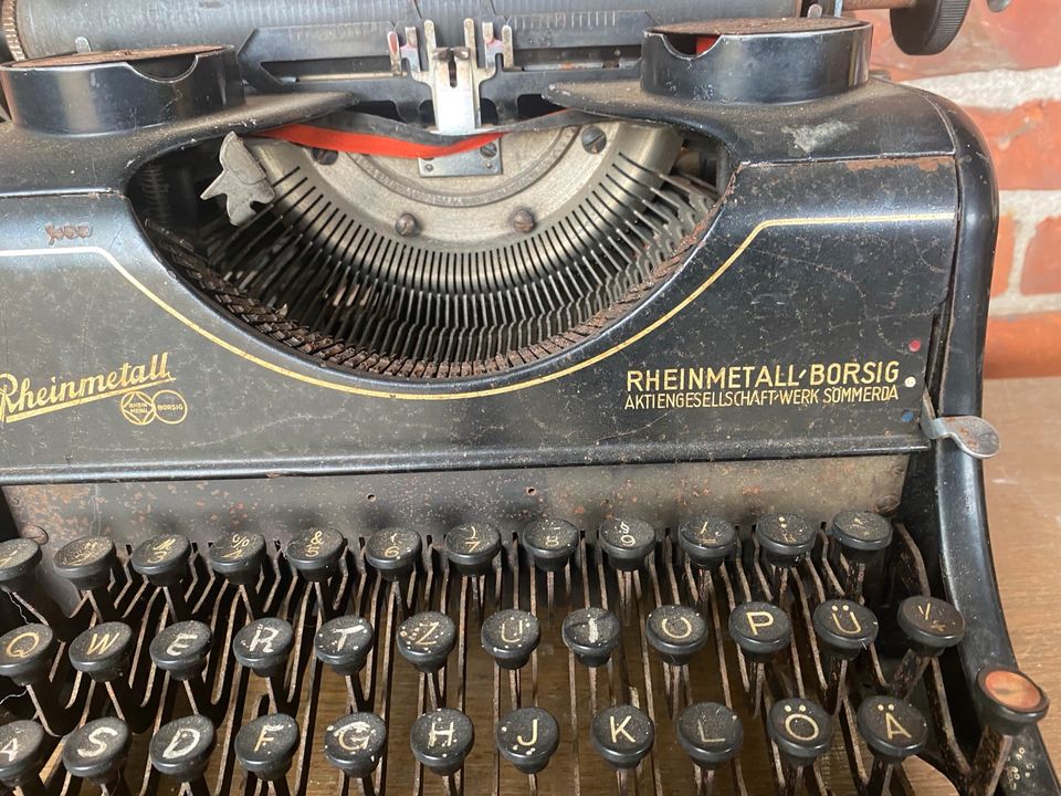 Alte Schreibmaschine Borsig in Basedow