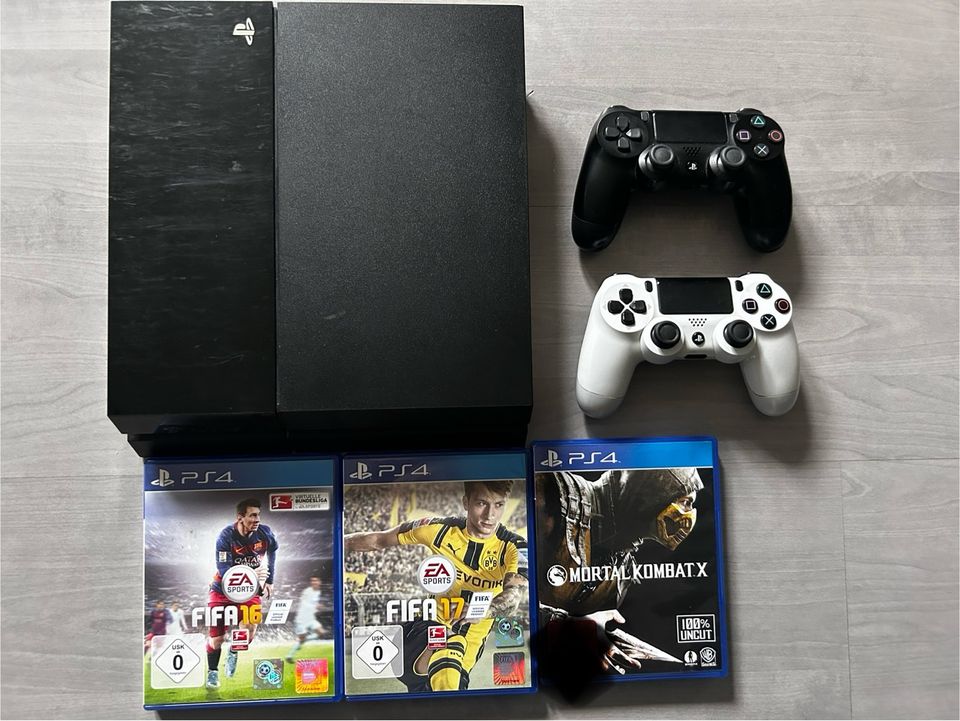 PS4 1TB inkl. 3 Spiele, 2 Controller und Zubehör in Limburg