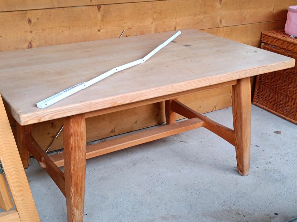 Holztisch zu verschenken in Berchtesgaden