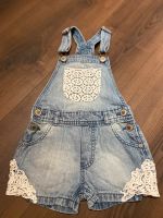 Mädchen Latzhose 110/116 Hose Kind Baby Jeans Spitze Kurzhose Hessen - Wetzlar Vorschau