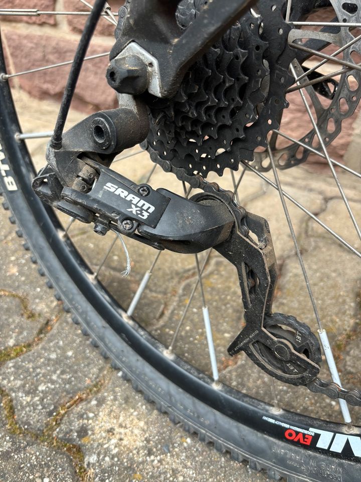 B‘TWIN Fahrrad inkl. Abus Sicherheitsschloss in Karlsbad