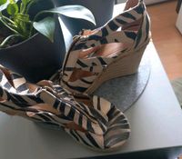 Stylische Sandaletten, Wedges von Akira, Zebra Farben, 37/38 Baden-Württemberg - Tübingen Vorschau