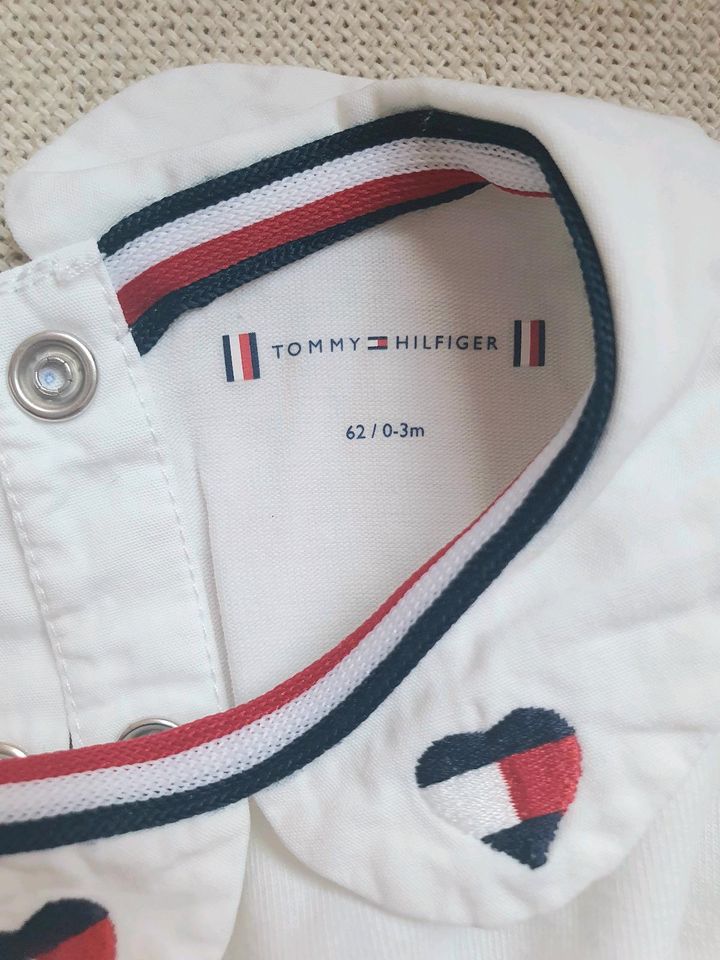 Tommy Hilfiger Body Mädchen mega süß Gr. 62 in Frankfurt am Main