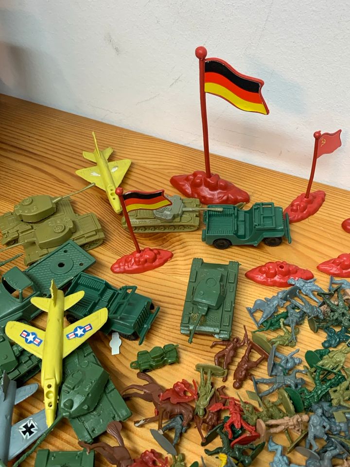 Mini Plastik Soldaten Panzer Konvolut in Stuttgart