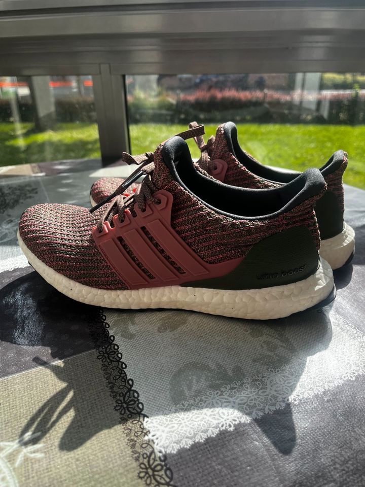 Adidas ultra boost Schuhe in Grevenbroich