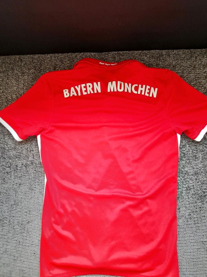 Bayern München Trikot S in Wetzlar