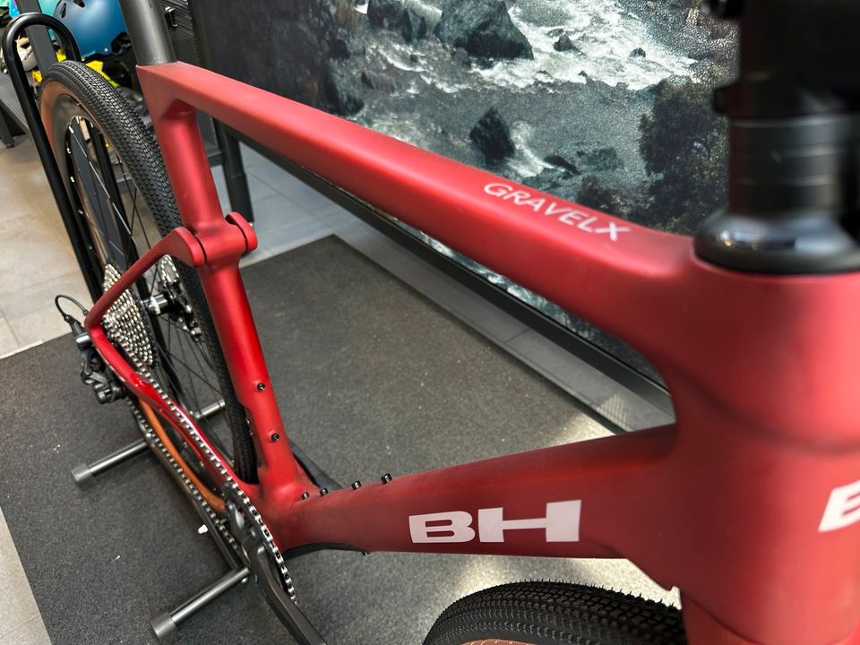 BH Bikes Gravel X Carbon Evo Shimano GRX 12fach Rott Matt Größe M in Heilbronn