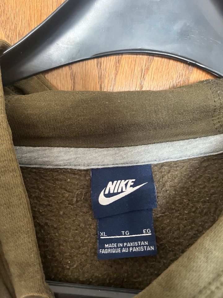Nike Pullover in Grün / Gr. XL in Lauenau