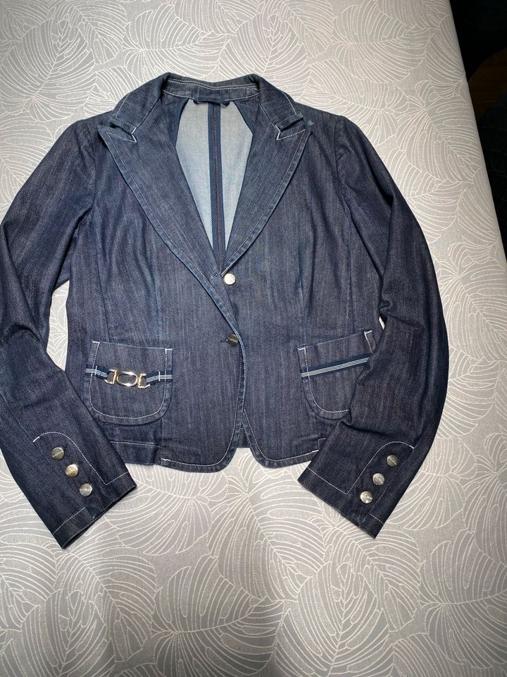 MaxMara Jeansjacke Gr. L (40) in Buesum