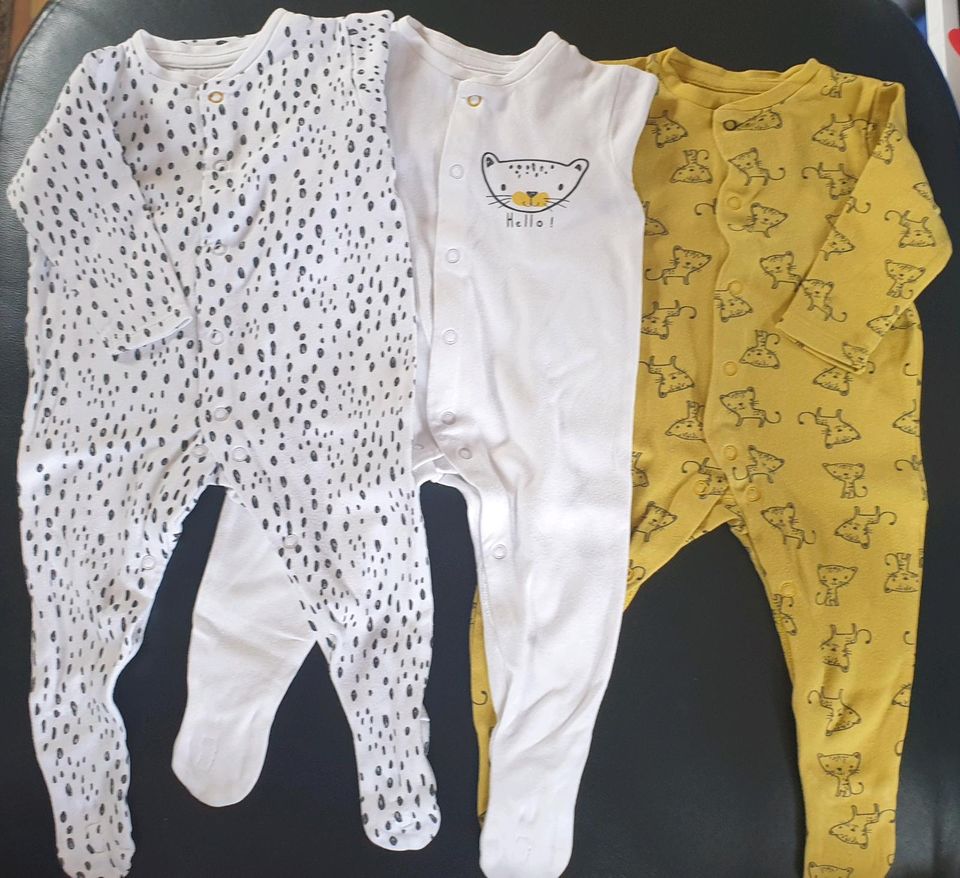 Set Baby Schlafanzüge Langarm Leoprint Größe 62/68 in Kasendorf