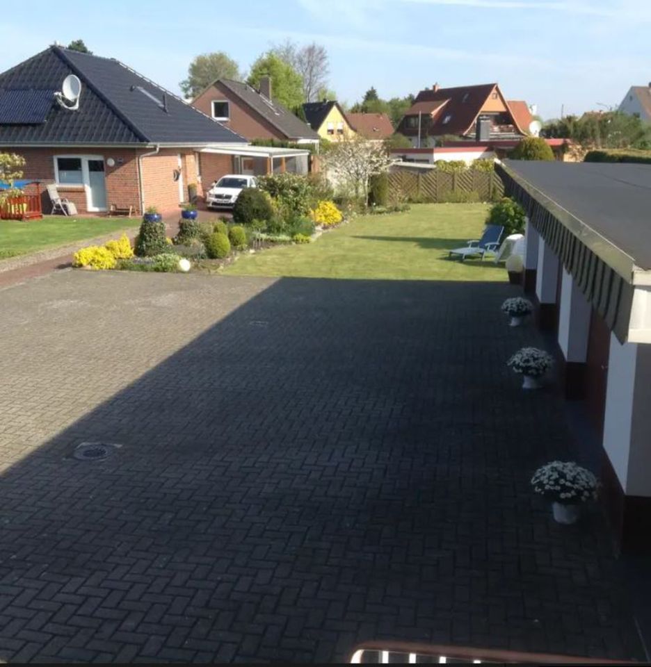 Gepflegtes Drei-Familien Haus mit vier Garagen und Garten in Bremerhaven
