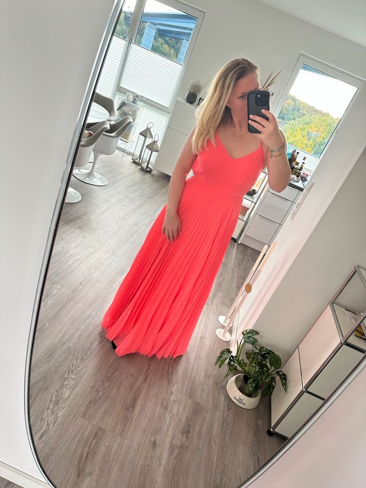 ASOS Kleid Koralle orange Gr. 38 in Altenholz