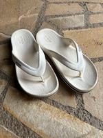 Crocs Zehentrenner Flip Flops weiß 41 Köln - Ehrenfeld Vorschau