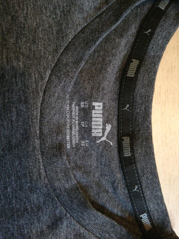 Puma T-Shirt XS dunkelgrau meliert neuwertig in Marsberg