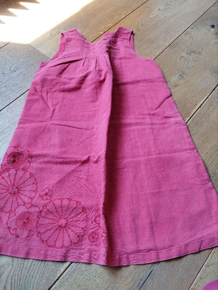 Kleid Gr 116 Rot feste Baumwolle mit Stickerei in Sankt Augustin