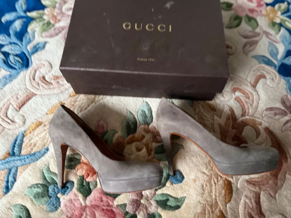 High heels Gucci Pumps 38 grau beige sehr bequem in Düsseldorf