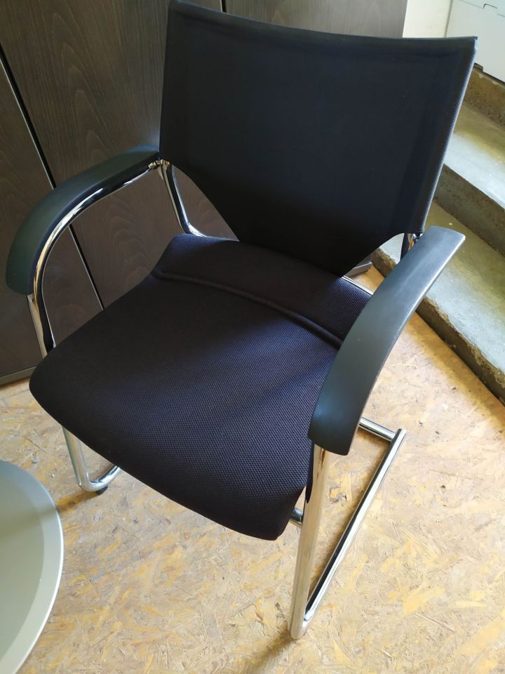 2 Wilkhahn Freischwinger Stühle schwarz Büro Besprechung Konferen in Obing