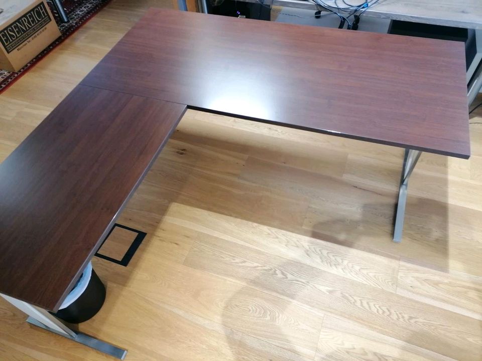 Schreibtisch, Büro in Schleching