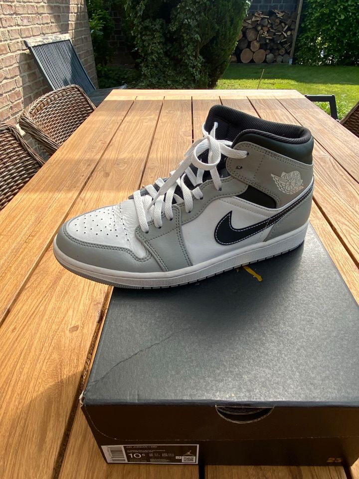 Nike Air Jordan 1 MID Turnschuhe Light Grey/White Gr. 44,5 in Schüttorf