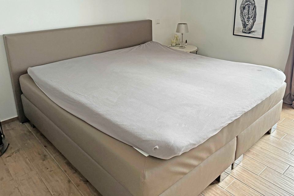 Boxspringbett Bett 180 x 200cm (Neupreis: € 3.500,-) in Chieming