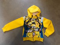 Sweatjacke Minionsjacke Jacke Größe 104 Brandenburg - Leegebruch Vorschau