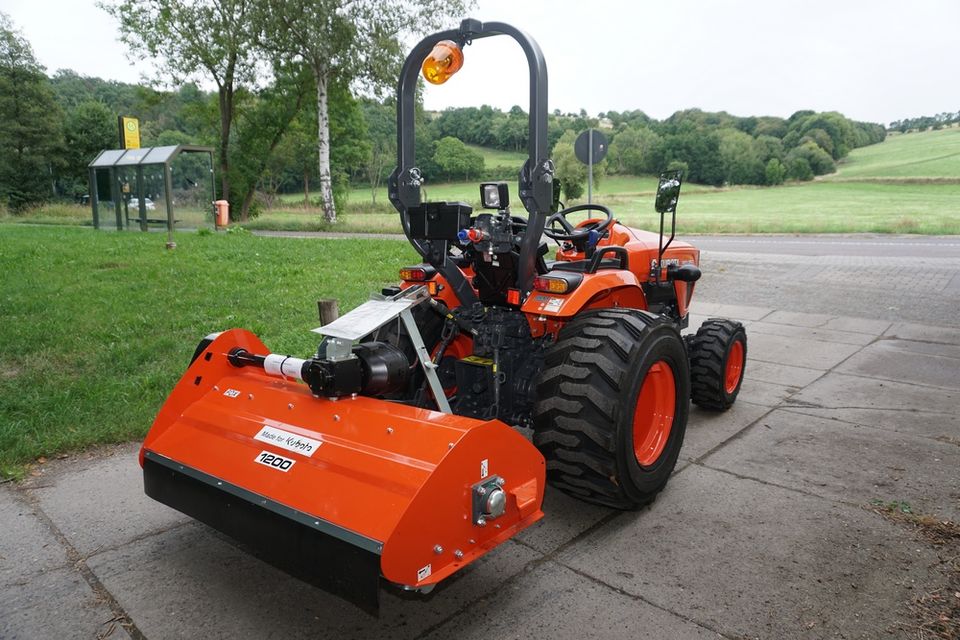 Kubota EK1-261 Allradtraktor mit Industriebereifung breit in Kreischa