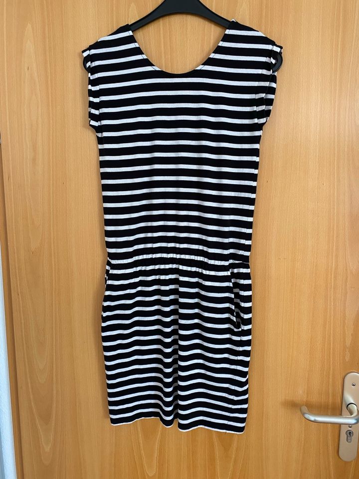 Comma Jersey Kleid Sommerkleid schwarz weiß gestreift 38 wie NEU in Teltow