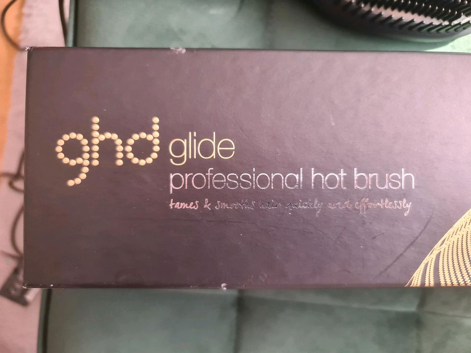 GHD Glide Hot Brush Glättungsbürste in Oberasbach