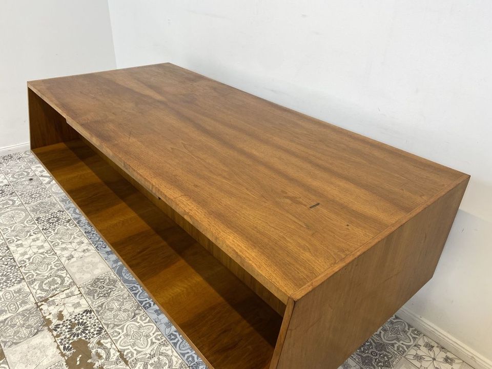 WMK Besonders schöner & gut erhaltener großer Mid-Century Schreibtisch , freistehend, mit Schubladen, Ausziehplatte & formschönen Holzgriffen # Arbeitstisch Desk Sekretär Bürotisch Vintage 50er 60er in Berlin