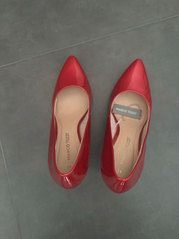 Rote High Heels von Marco Tozzi in Hessen in Wabern