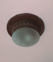 Antike Deckenlampe mit Metalldekoration und Milchglas Bayern - Tiefenbach Vorschau