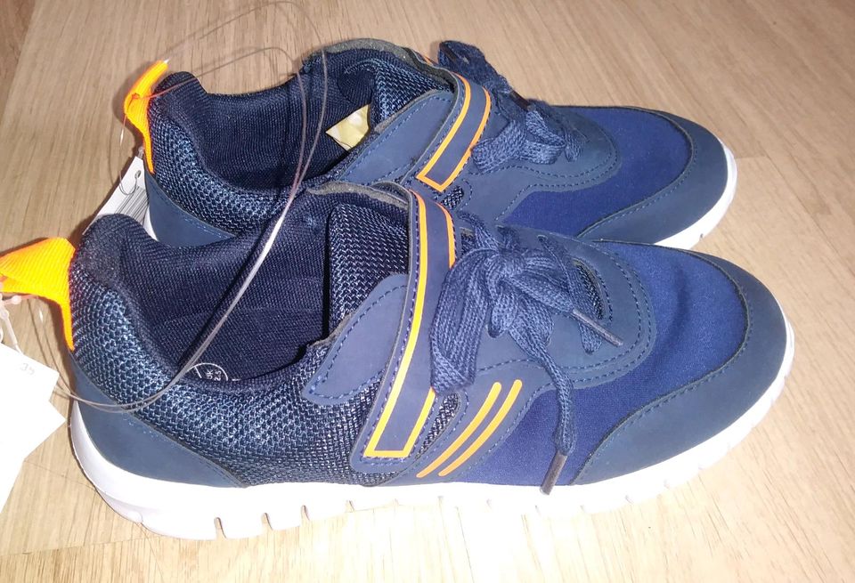 Sneakers Gr. 35, neu mit Etikett in Schömberg b. Württ