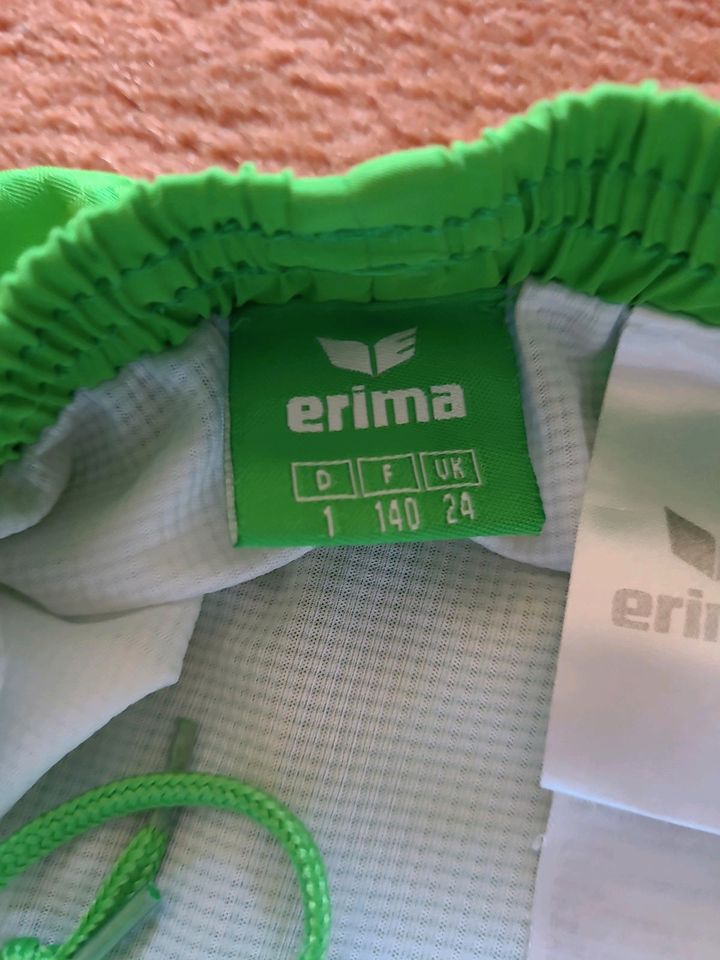 Erima Sporthose Fußballhose kurze Trainingshose grün Größe 140 in Weisweil