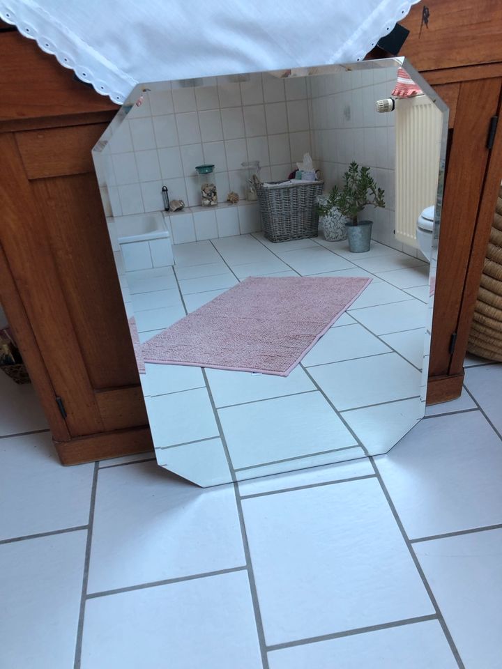 Badezimmer-Spiegel in Barntrup