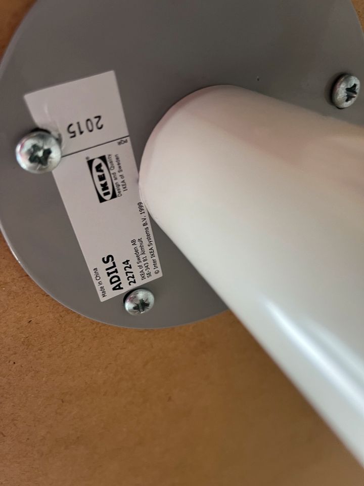 Schreibtisch (Platte Eiche Linnmon) von IKEA (Beine) ADILS Weiß in Gersthofen