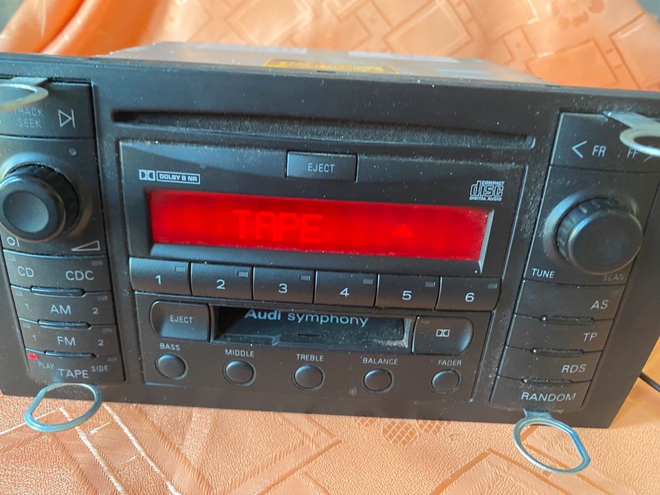 Radio Audi Symphonie mit Kassette/CD in Hamm