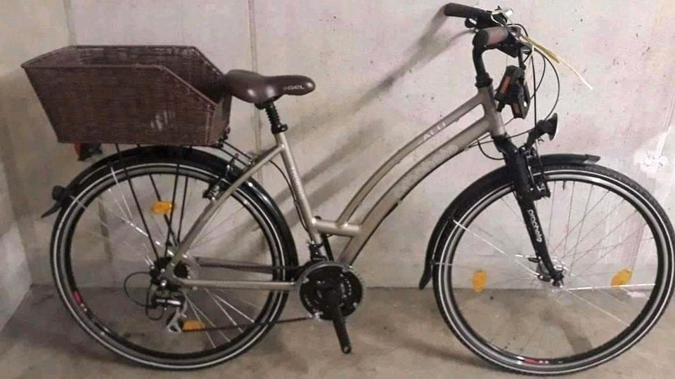 Damen Fahrrad 28zoll 2⃣4⃣ gang kettenschaltung in München