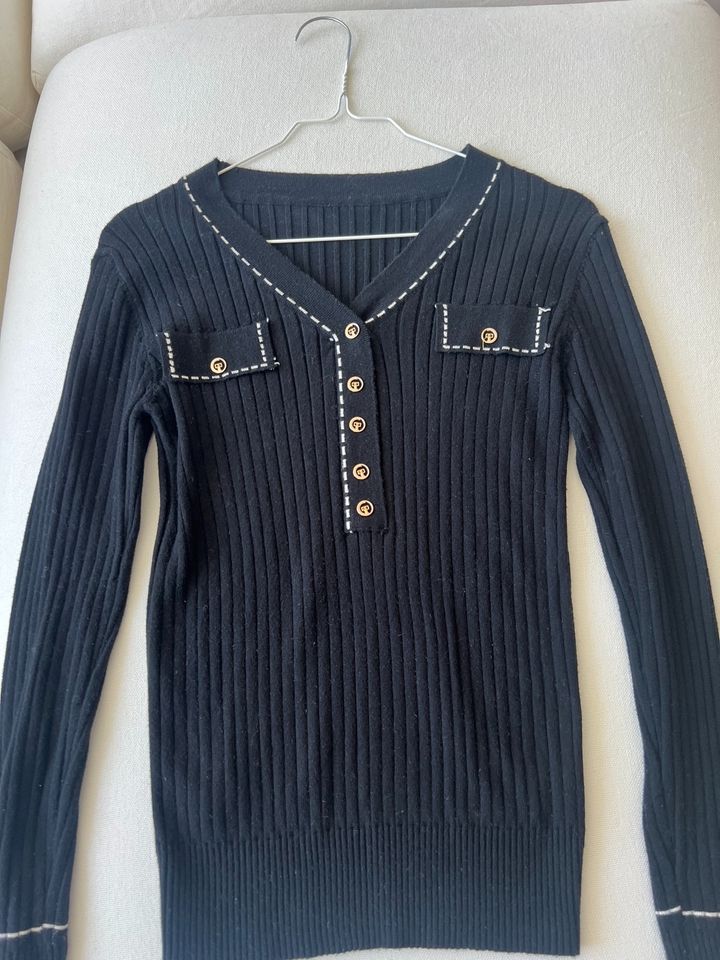 Pullover Pulli schwarz Knöpfe 34 XS Oberteil in München