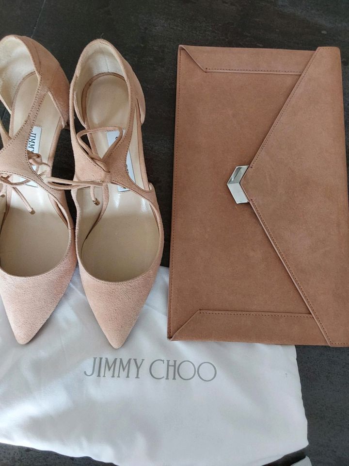 Neue Kombi: Jimmy Choo Pumps nude + Jimmy Choo Clutch nude in Bonn