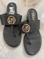 DKNY Flip Flops wie neu schwarz/gold Schleswig-Holstein - Bad Bramstedt Vorschau