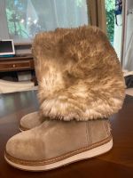 Car shoe by Prada Stiefel Damen Ugg beige Fell Gr. 37/38 München - Moosach Vorschau