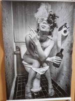 Wandposter 61 x 91,5cm - Frau auf Toilette Niedersachsen - Langenhagen Vorschau