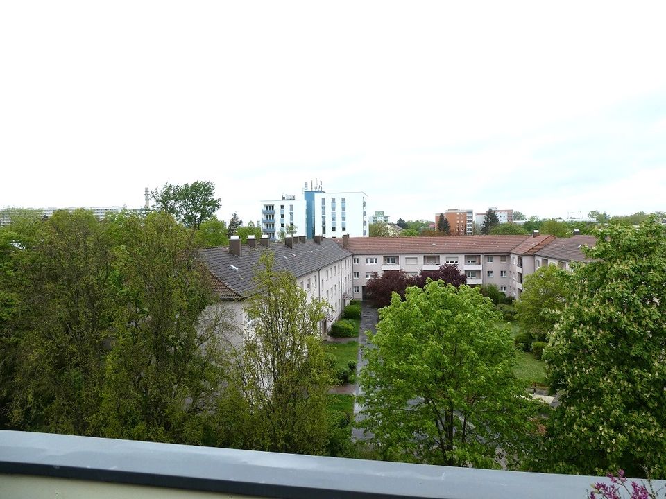 Attraktive 2-Zi.-DG-Wohnung mit Dachterrasse und TG-Stellplatz in guter Lage von Schweinfurt in Schweinfurt