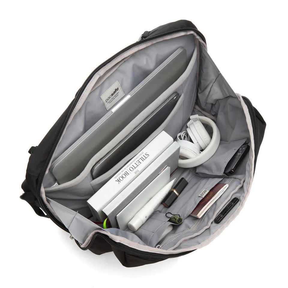 Pacsafe X 16" backpack in Frankfurt am Main