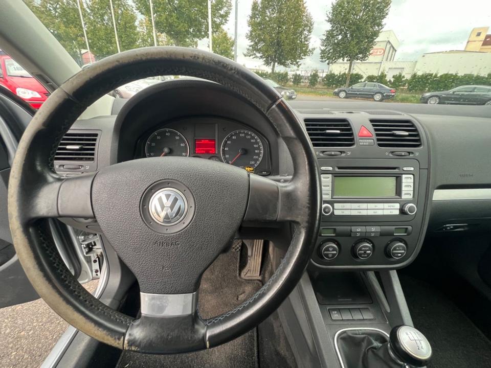 Volkswagen Golf V Lim. Tour*Leichtmetallräder*Klimaautom. in Leipzig
