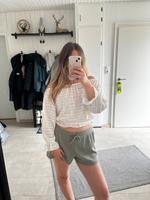 Only Shirt in Gr.XS, mit Lochmuster Nordrhein-Westfalen - Netphen Vorschau
