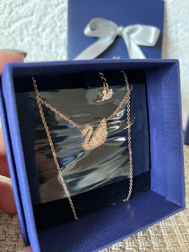 Swarovski Damen Kette Iconic Swan Neu mit Geschenk Verpackung in Saarbrücken