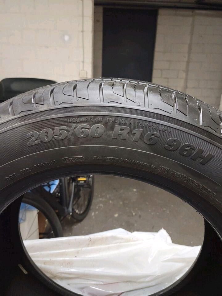 Sommerreifen 205/60 R16 96H in Essen Freisenbruch