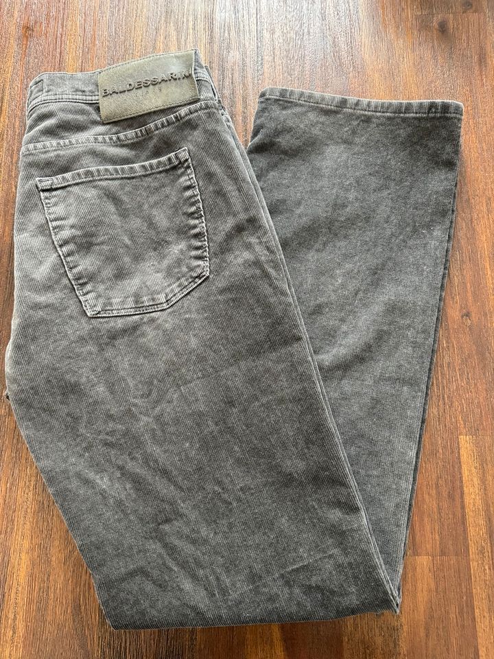 Herrenhose,Baldessarini,Cordjeans 34/32 in Bad Vilbel