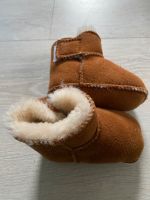 Schuhe Lammfell Lammfellschuhe Baby 1-4 Monate Sachsen - Bannewitz Vorschau